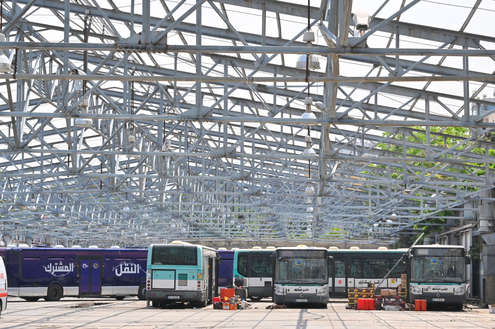 حمية أطلق خطة تسيير حافلات النقل المشترك: 96 باصا في بيروت تليها تباعا بقية المناطق